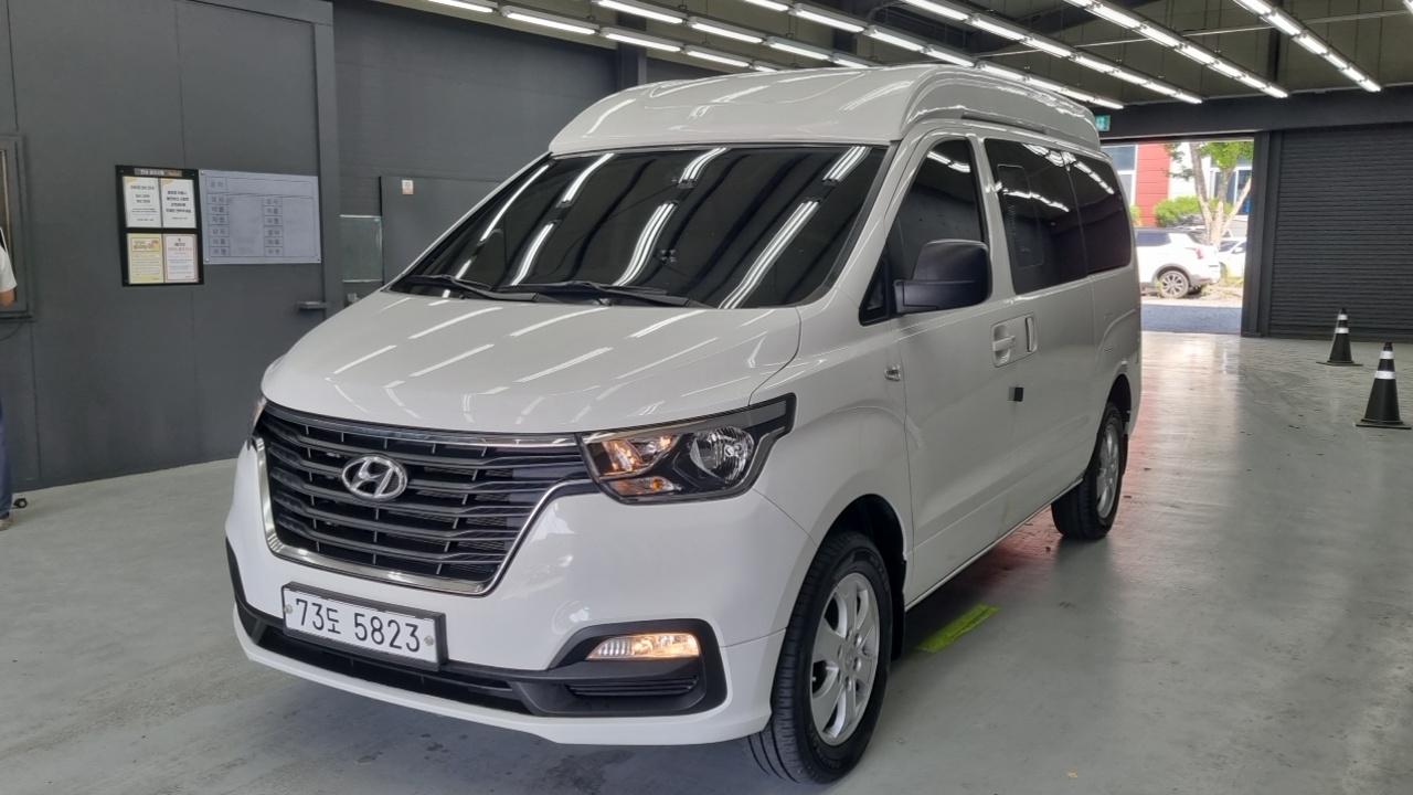 Hyundai Grand Starex 4WD Wheelchair Lift/Slope 2020 - 1 