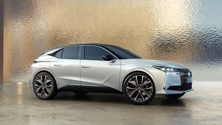 Премиальный Citroen с ChatGPT в комплекте: представлен новейший хетчбэк DS №4
