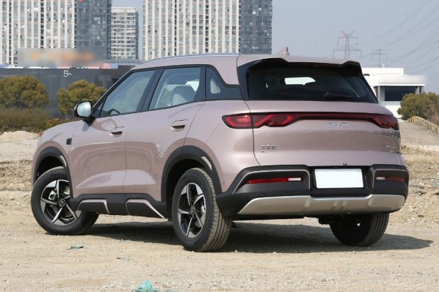 BYD Yuan UP — самый доступный электрокроссовер 2025 года с запасом хода 300 км