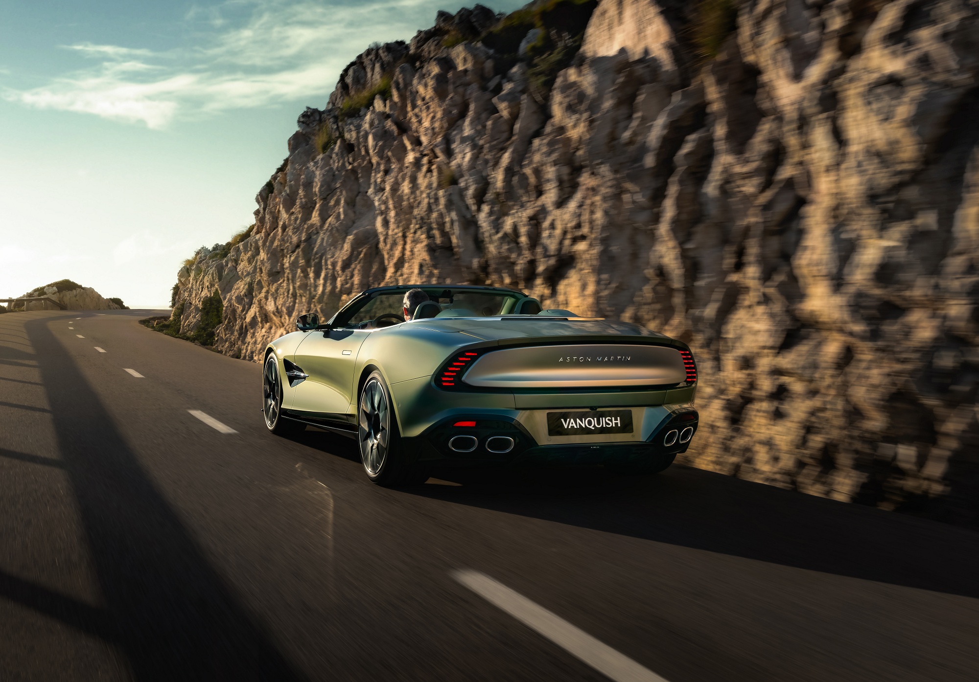 Aston Martin Vanquish, Aston Martin Vanquish Volante, суперкар Aston Martin, кабриолет Aston Martin