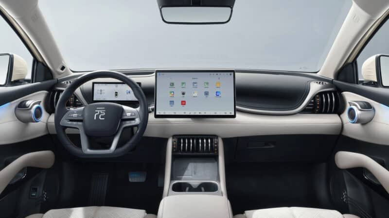 Обновленный BYD Atto 3 представлен в Китае: встроенный холодильник и улучшенная система ADAS