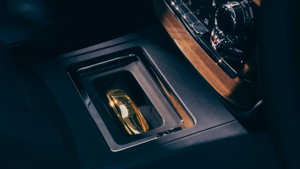 Rolls-Royce Phantom Goldfinger: three years of development and a gold bar in the interior