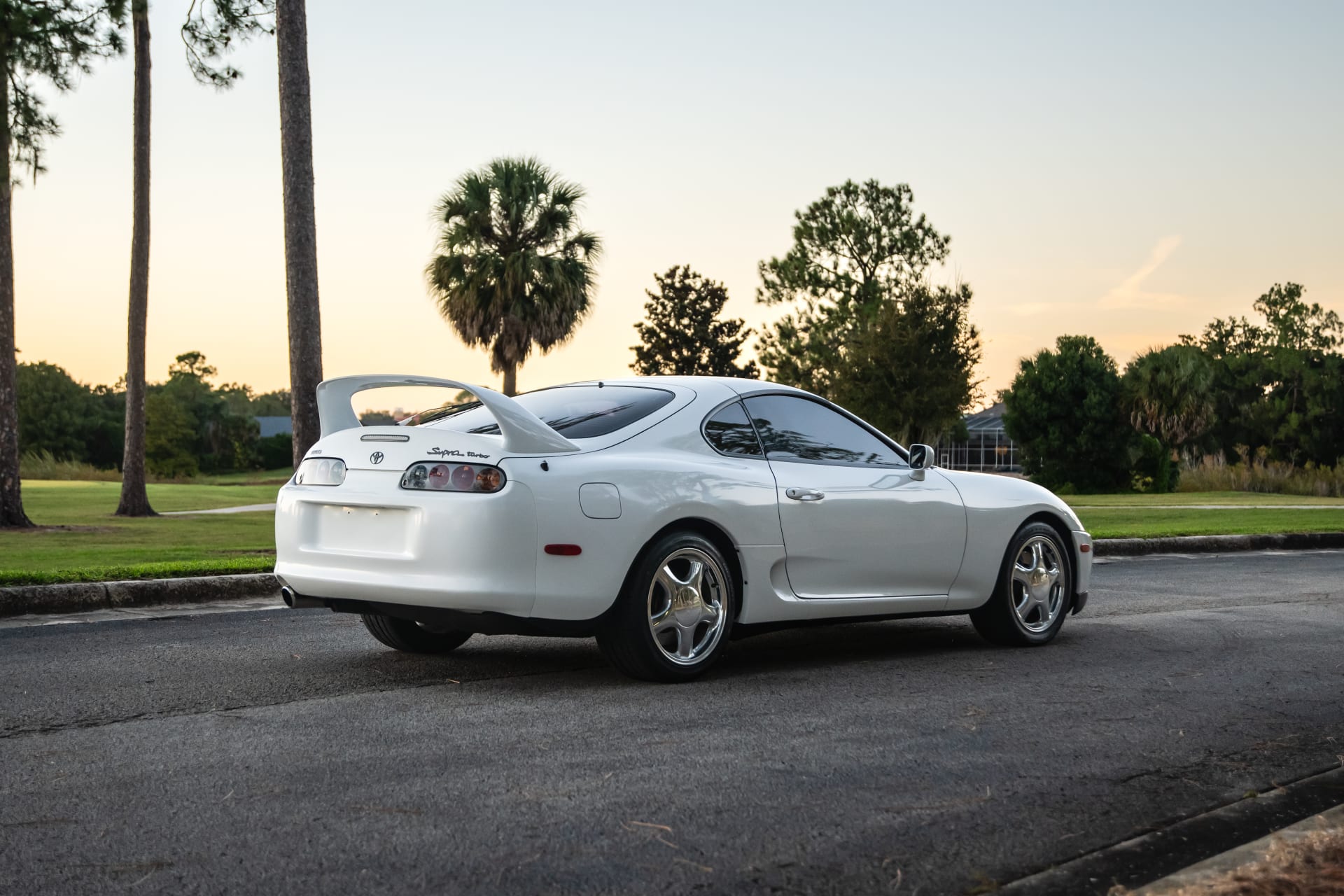 Toyota Supra A80 по цене Lamborghini: за что отдали рекордные $242 000 на аукционе?