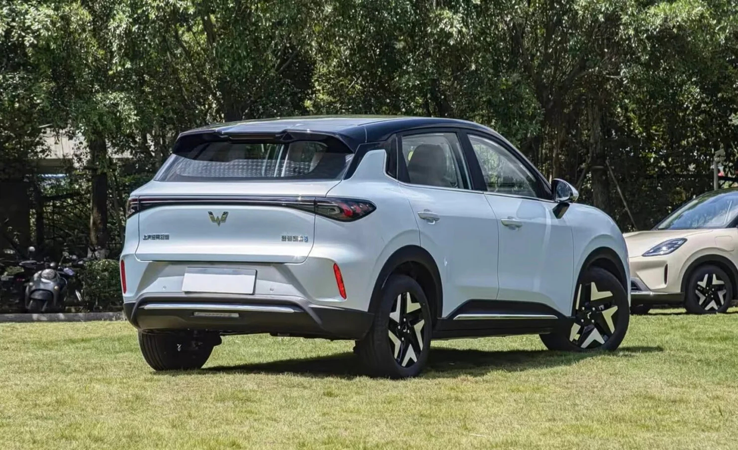 General Motors представила бюджетный электрокроссовер Wuling Binguo S с запасом хода до 430 км