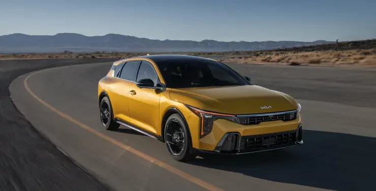 Новый Kia K4 2025 — доступный хэтчбек за $22 000: альтернатива Volkswagen Golf уже этой осенью