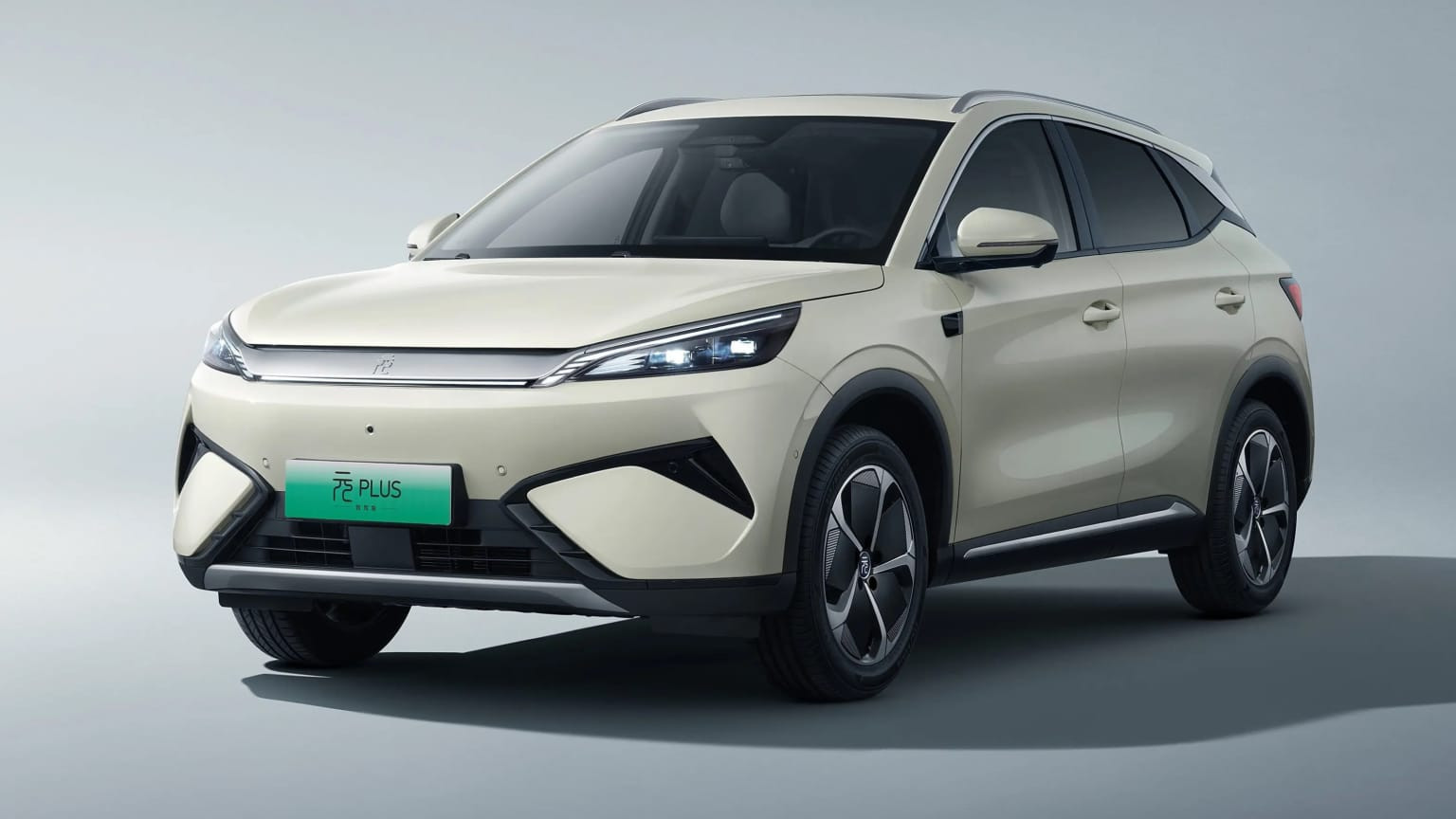 Обновленный BYD Atto 3 представлен в Китае: встроенный холодильник и улучшенная система ADAS
