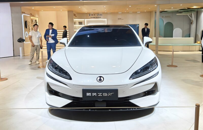 Мировая премьера Denza Z9 GT от BYD состоится 20 сентября. Автомобиль будет представлен в гибридной и электрической версиях.