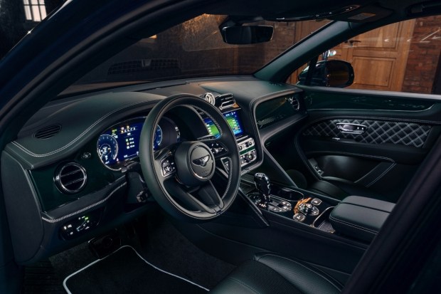 Bentley Bentayga Hybrid 2025 против конкурентов: почему этот роскошный гибрид — лучший в своем классе