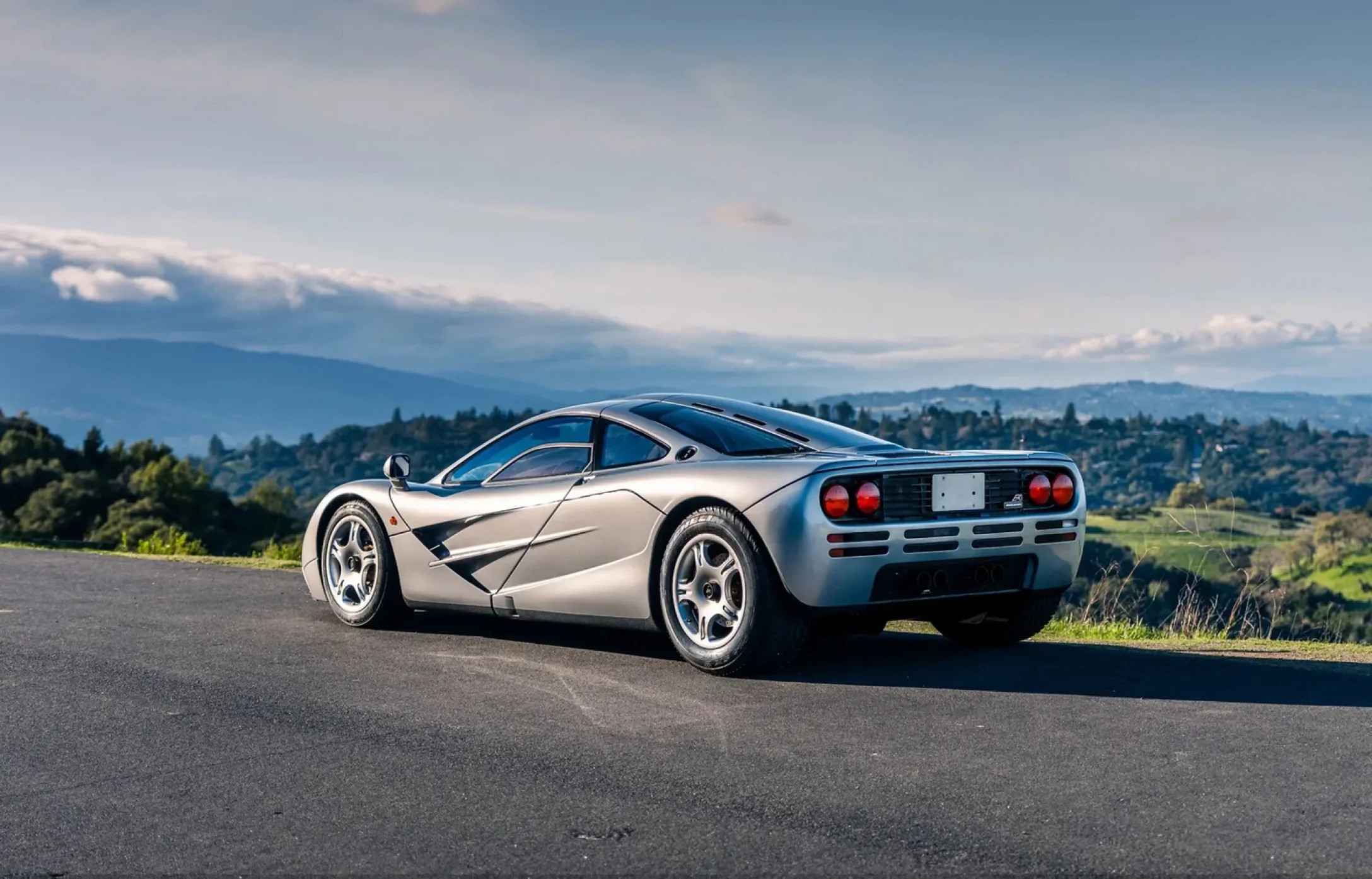 На продажу выставили McLaren F1 — самый быстрый суперкар 90-х за $23 миллиона