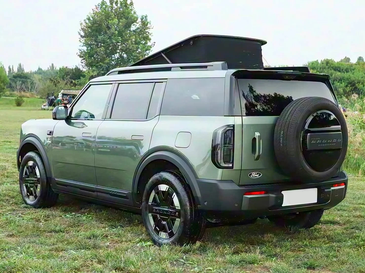 Ford представил электрический Bronco-автодом: внедорожник стал полноценным домом на колесах