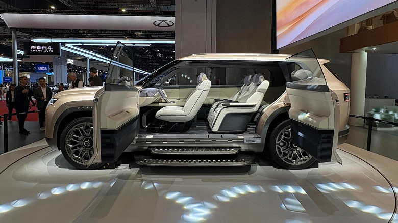 Представлен Exeed Tianji — будущий флагман Chery с запасом хода 2000 км и мощностью почти 1200 л.с.