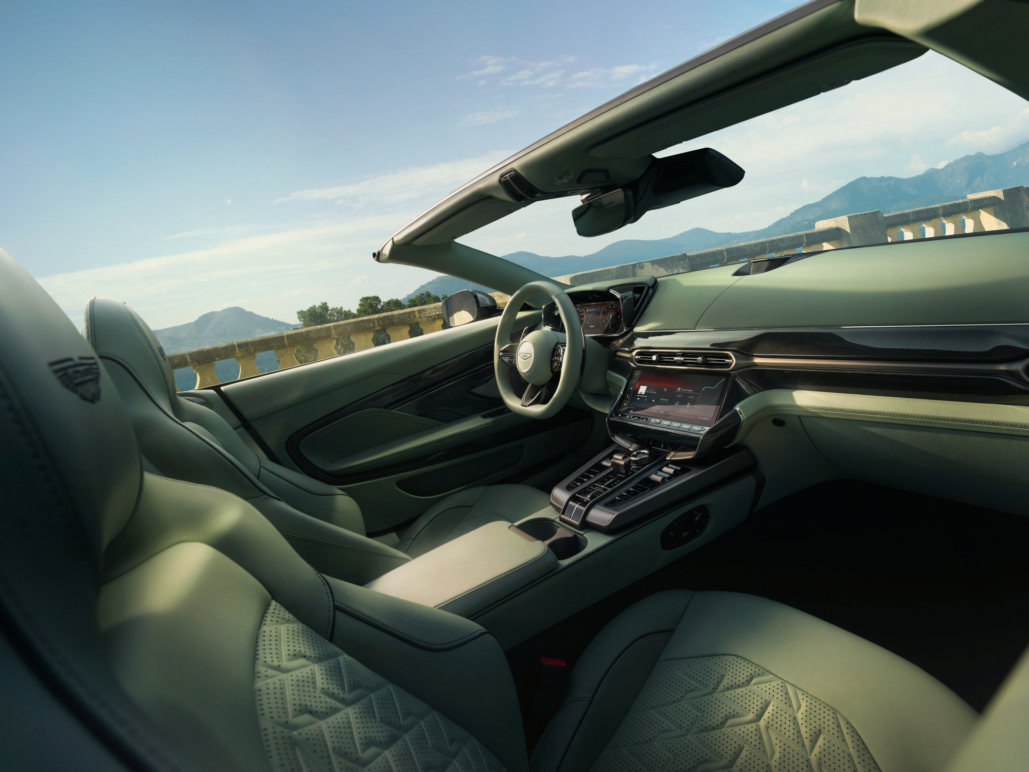 салон Aston Martin Vanquish, Aston Martin Vanquish Volante, суперкар Aston Martin, кабриолет Aston Martin