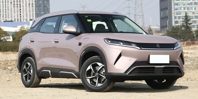 BYD Yuan UP — самый доступный электрокроссовер 2025 года с запасом хода 300 км