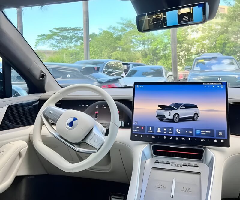 Интерьер нового внедорожника BYD Denza N8L официально представлен: старт продаж — 26 сентября