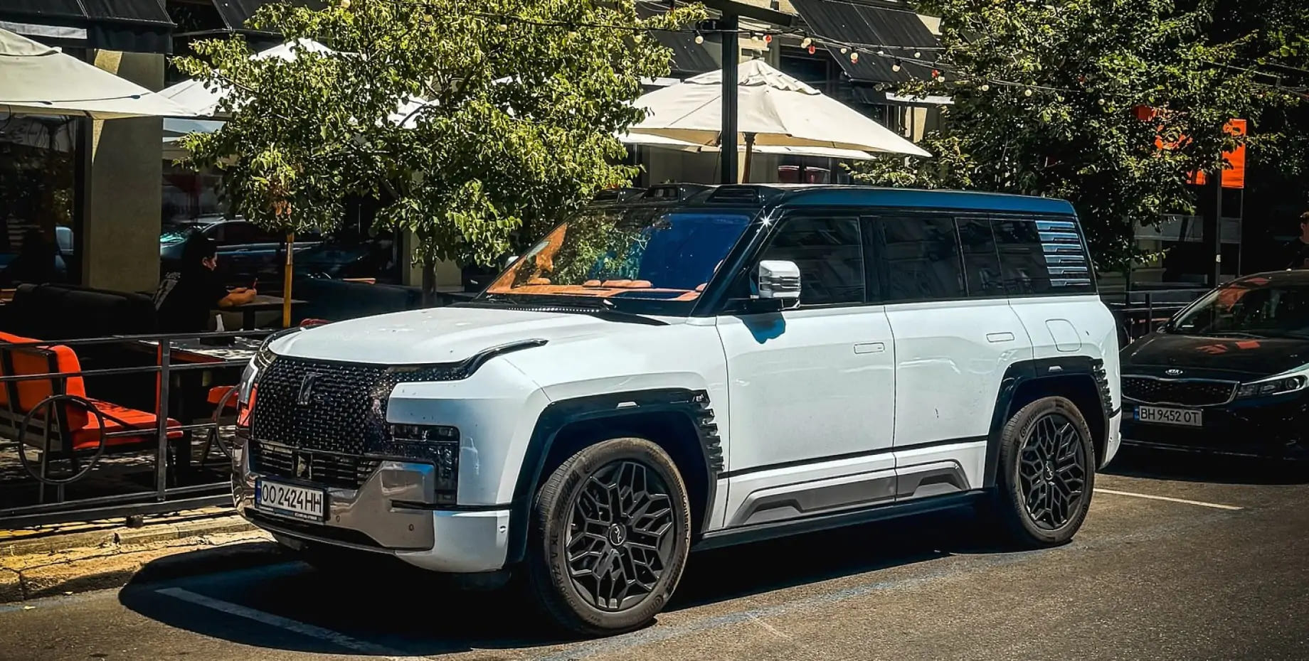 В Украине появился BYD Yangwang U8 — самый дорогой китайский внедорожник за 9 миллионов гривен