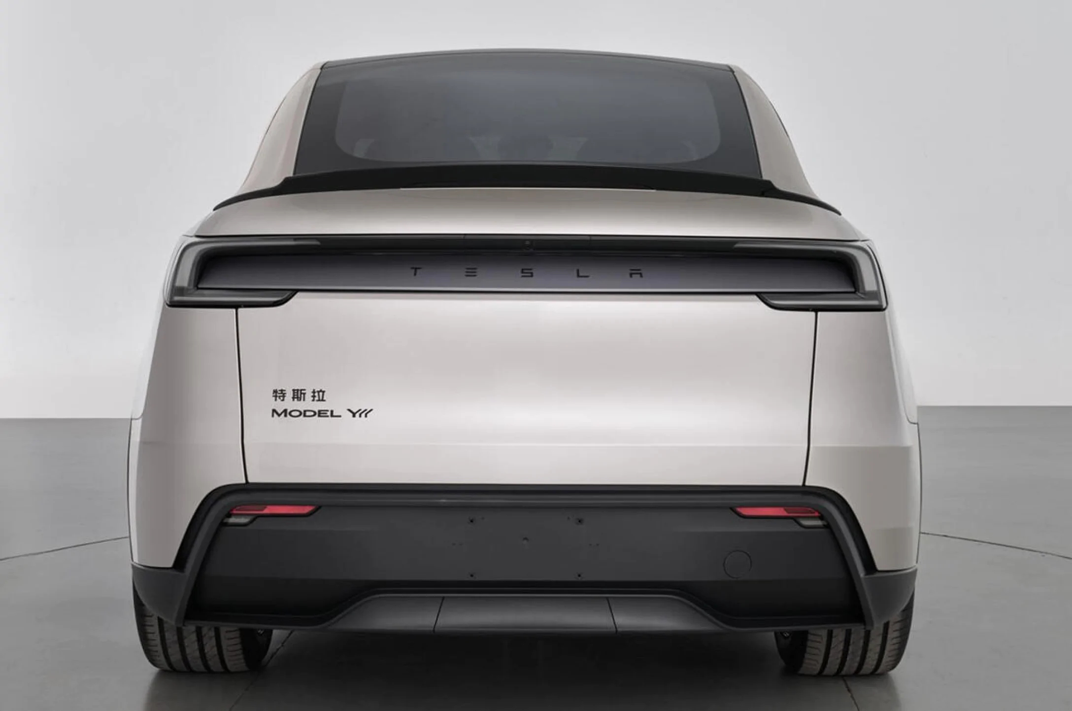 Новый Tesla Model Y L 2025: удлинённый электрокроссовер с тремя рядами кресел и 456 л.с.
