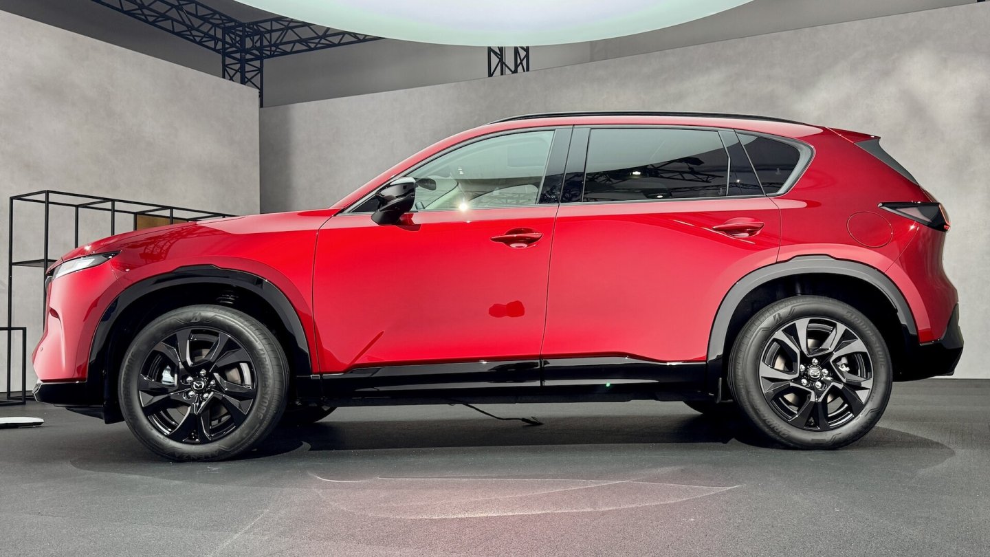 Mazda представила обновлённый CX-5: новые размеры, улучшенный салон и гибрид на подходе