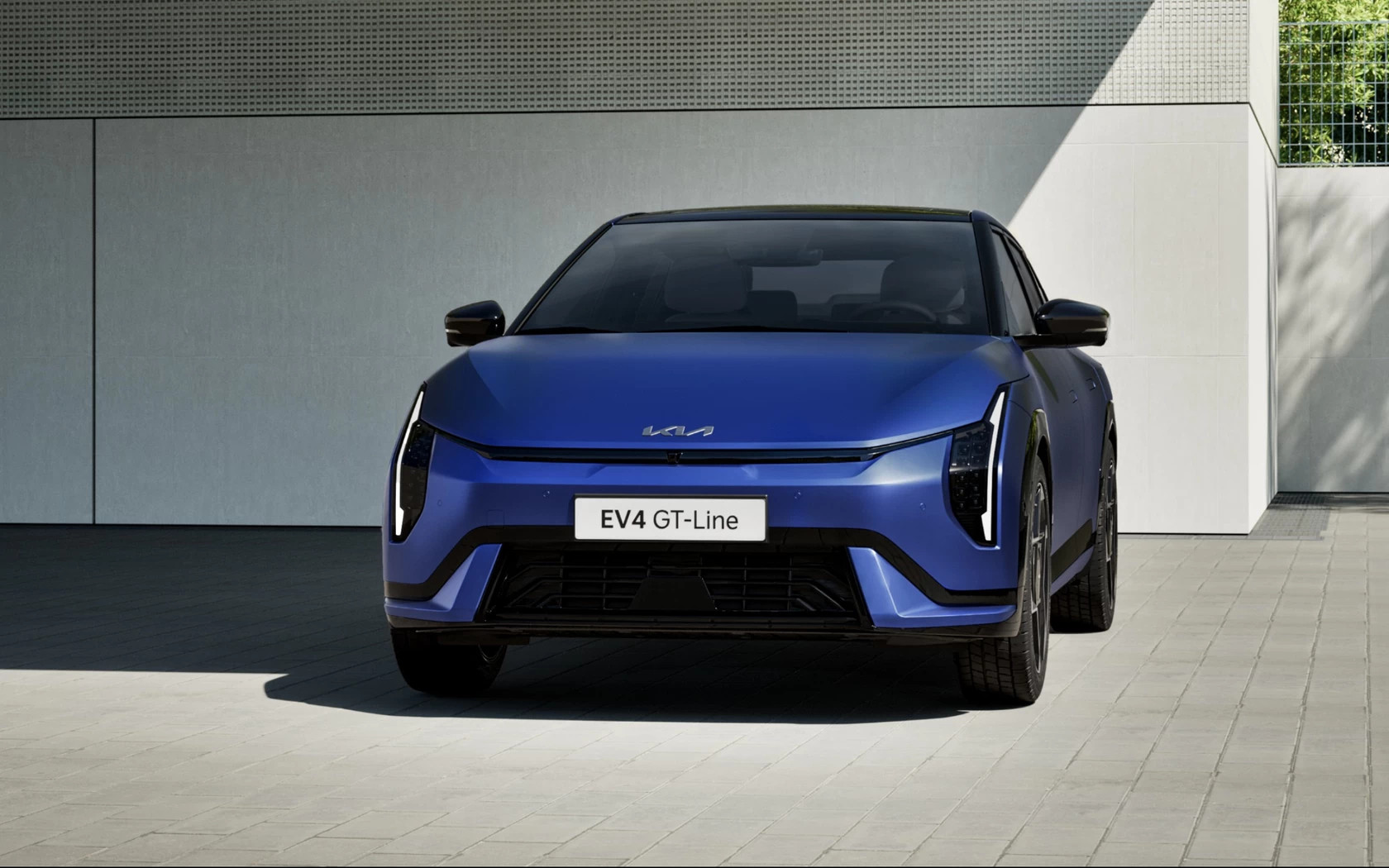 Новый электрический Kia EV4: седан и хэтчбек с запасом хода до 630 км (фото, характеристики)
