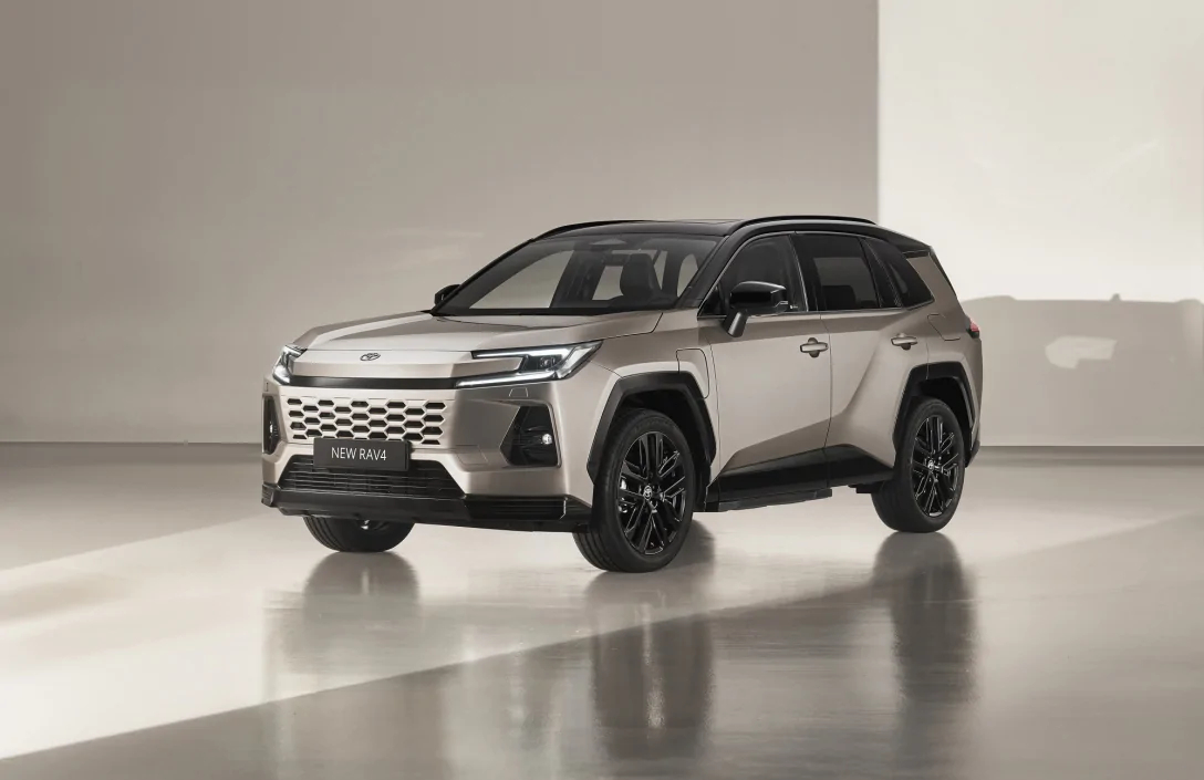 Toyota RAV4 2026: обновлённый дизайн, до 320 л.с. и 100 км на электротяге