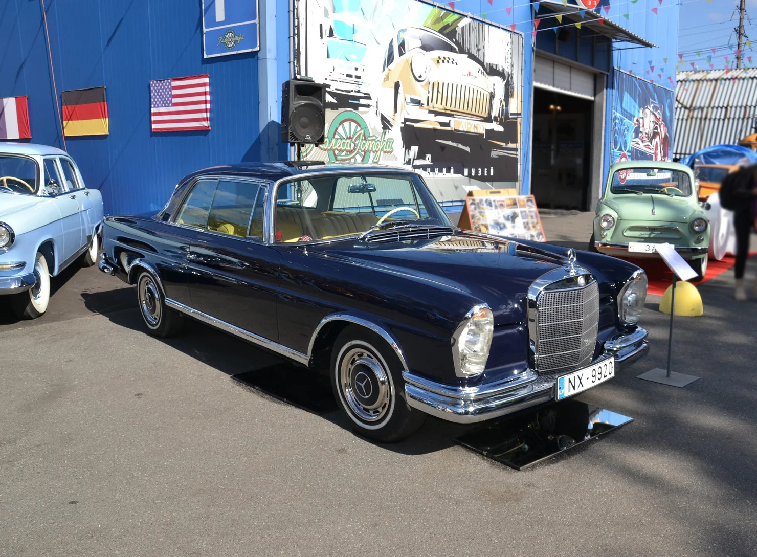 Спорткар ЗАЗ и редкие Mercedes: лучшие ретро-авто на фестивале Old Car Land 2025 в Киеве