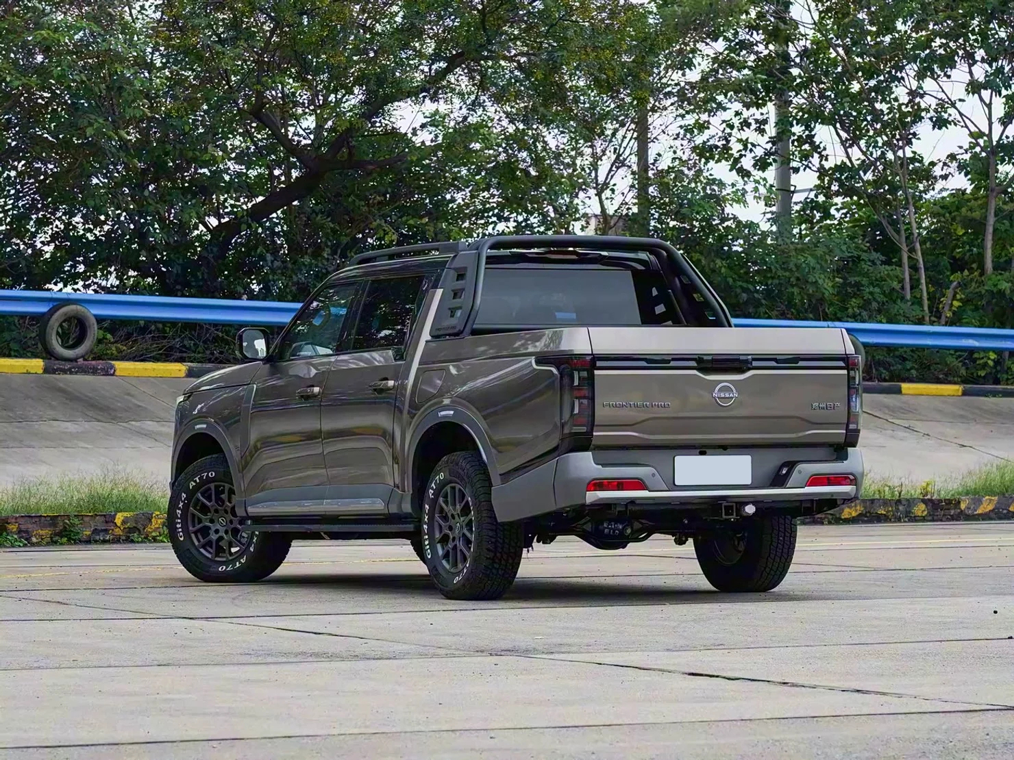 Nissan представил новый рамный пикап Frontier Pro: 435 л.с., расход 1,9 л/100 км и цена от $16 500 (фото)