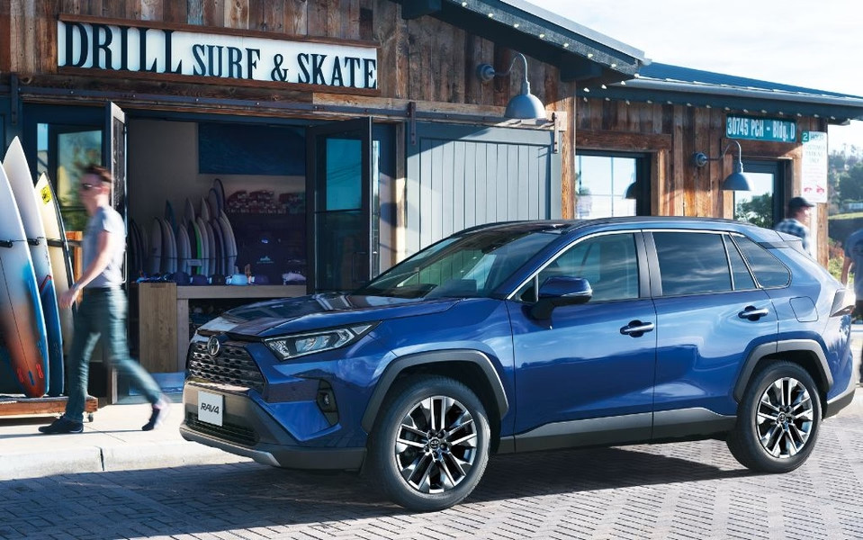 Toyota RAV4 2025: полный привод во всех версиях, новые технологии и три варианта двигателей