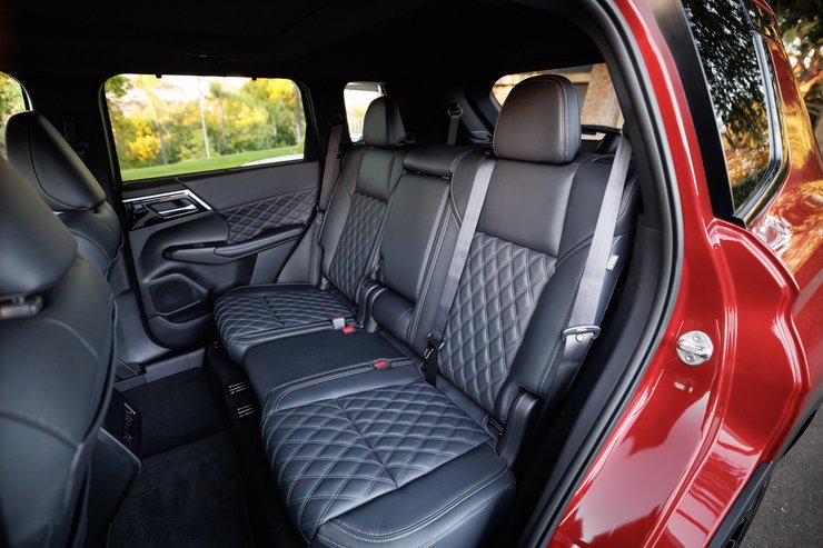 салон Nissan Rogue