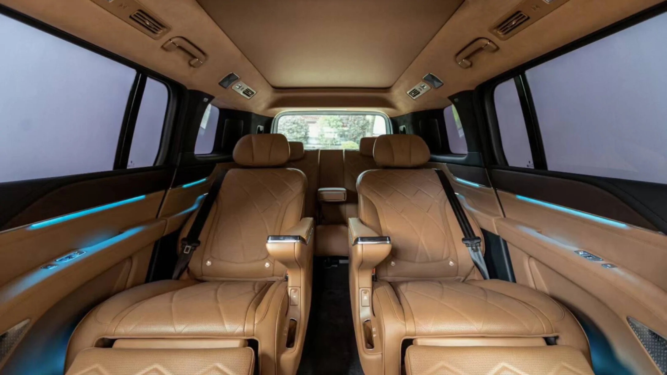 Электрический соперник Rolls-Royce Cullinan от BYD: в Китае стартовали продажи роскошного Yangwang U8L (фото)