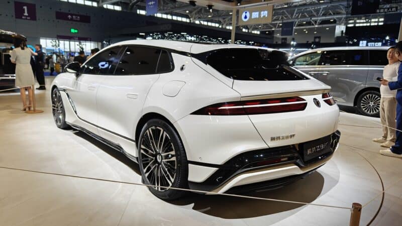 Мировая премьера Denza Z9 GT от BYD состоится 20 сентября. Автомобиль будет представлен в гибридной и электрической версиях.