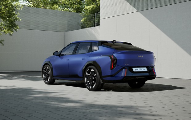 Новий електричний Kia EV4: седан і хетчбек із запасом ходу до 630 км (фото, характеристики)