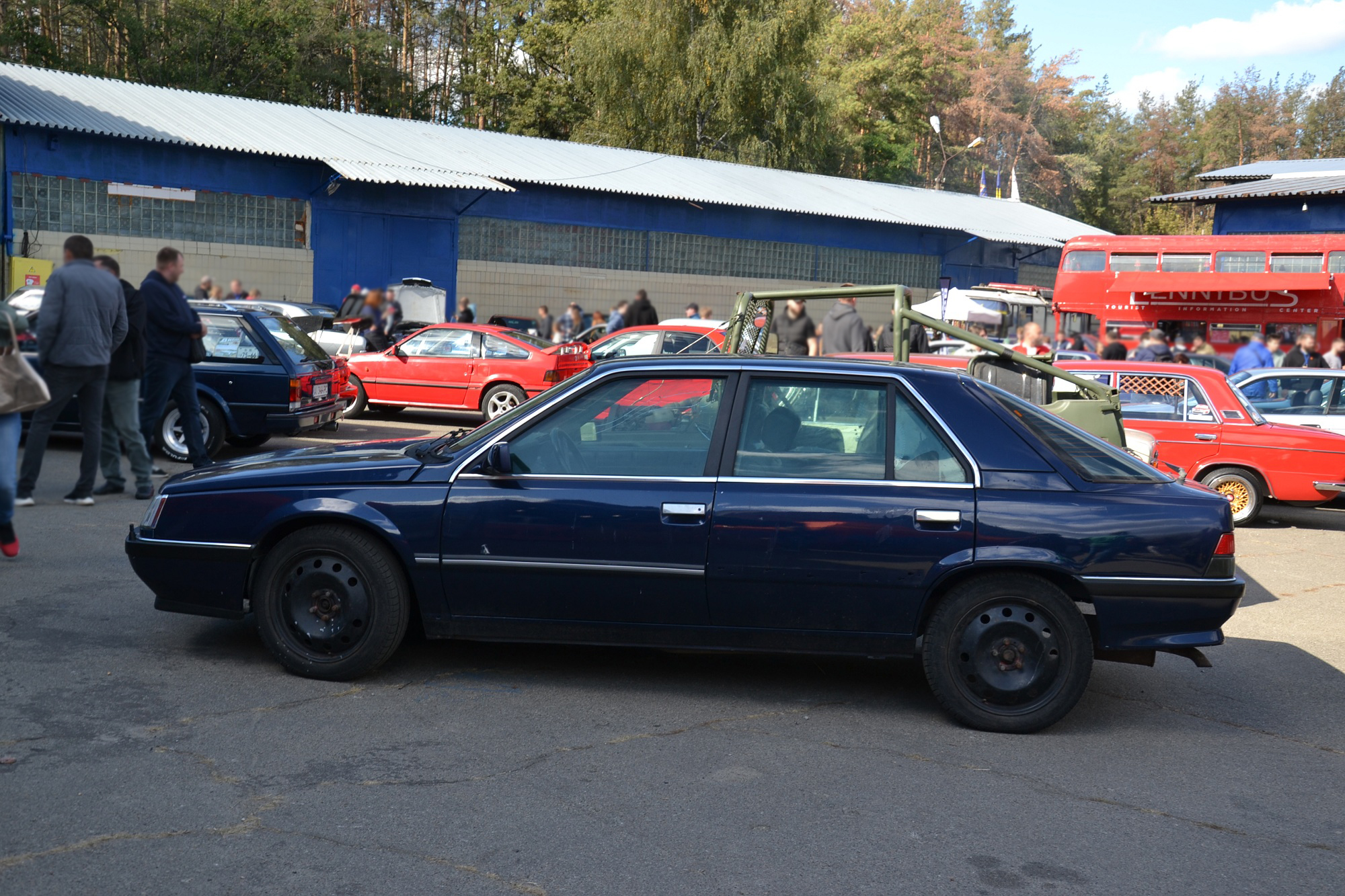 Спорткар ЗАЗ і рідкісні Mercedes: найкращі ретро-авто на фестивалі Old Car Land 2025 у Києві