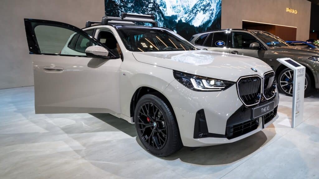 Руль крутится сам: BMW отзывает почти 37 тысяч автомобилей из-за опасного дефекта