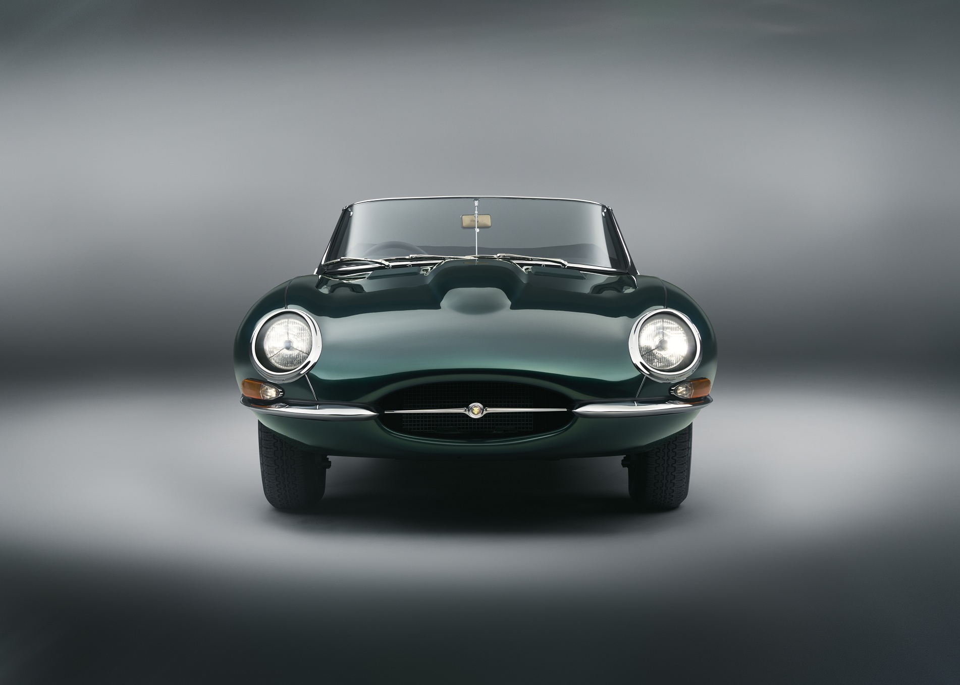 Jaguar E-type 2024, новый Jaguar E-type, спорткар Jaguar, Jaguar Classic E-type Commemorative