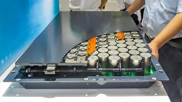 Samsung анонсировала инновационную батарею для электромобилей: пробег до 965 км, зарядка за 9 минут и срок службы до 20 лет.
