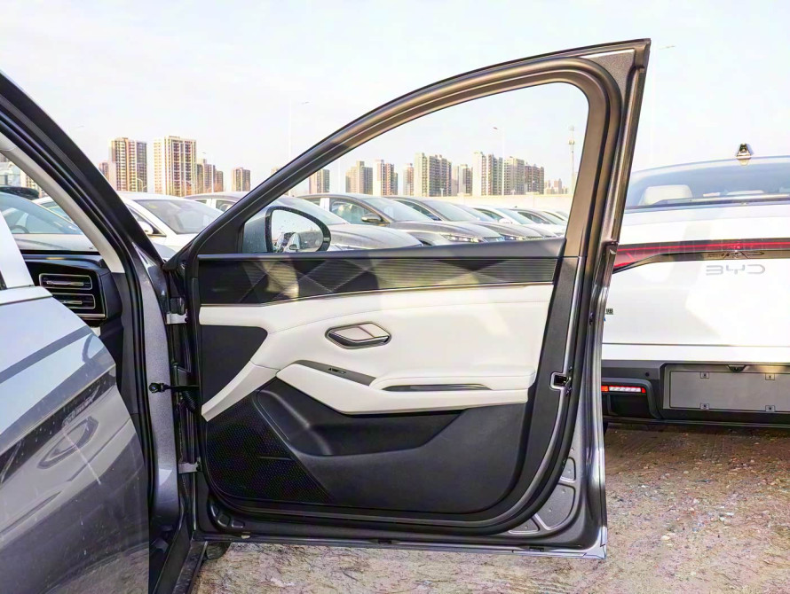 BYD Qin L 2025 DM-i Intelligent Driving - 41 BYD Qin L 2025 DM-i Intelligent Driving - 41 | bex-auto.com