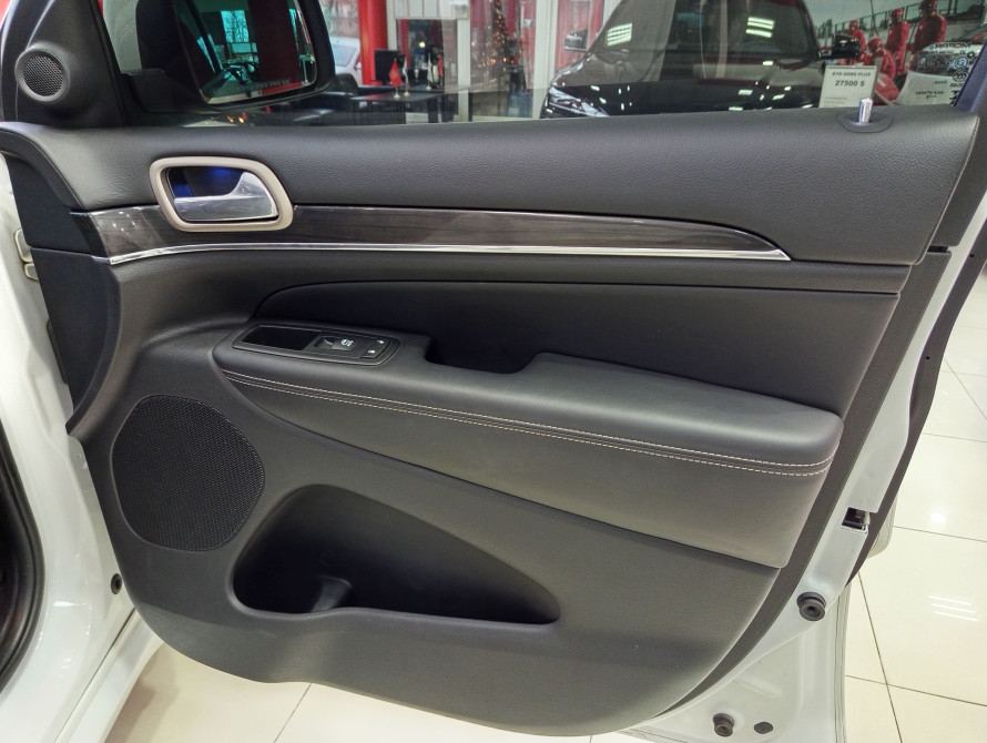 Jeep Grand Cherokee 2016 - 40 Jeep Grand Cherokee 2016 - 40 | bex-auto.com